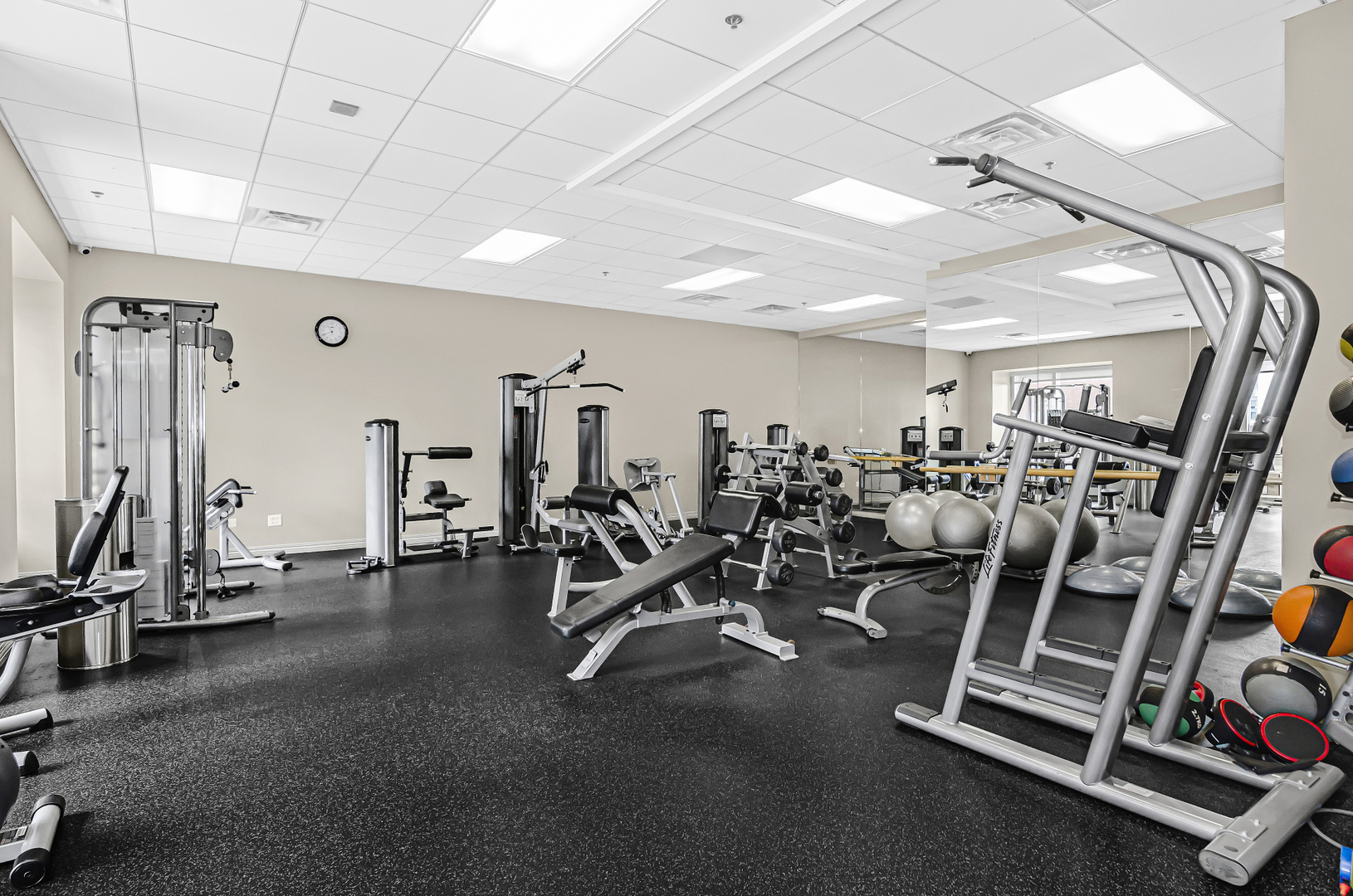 512 N McClurg Court Unit: 2302