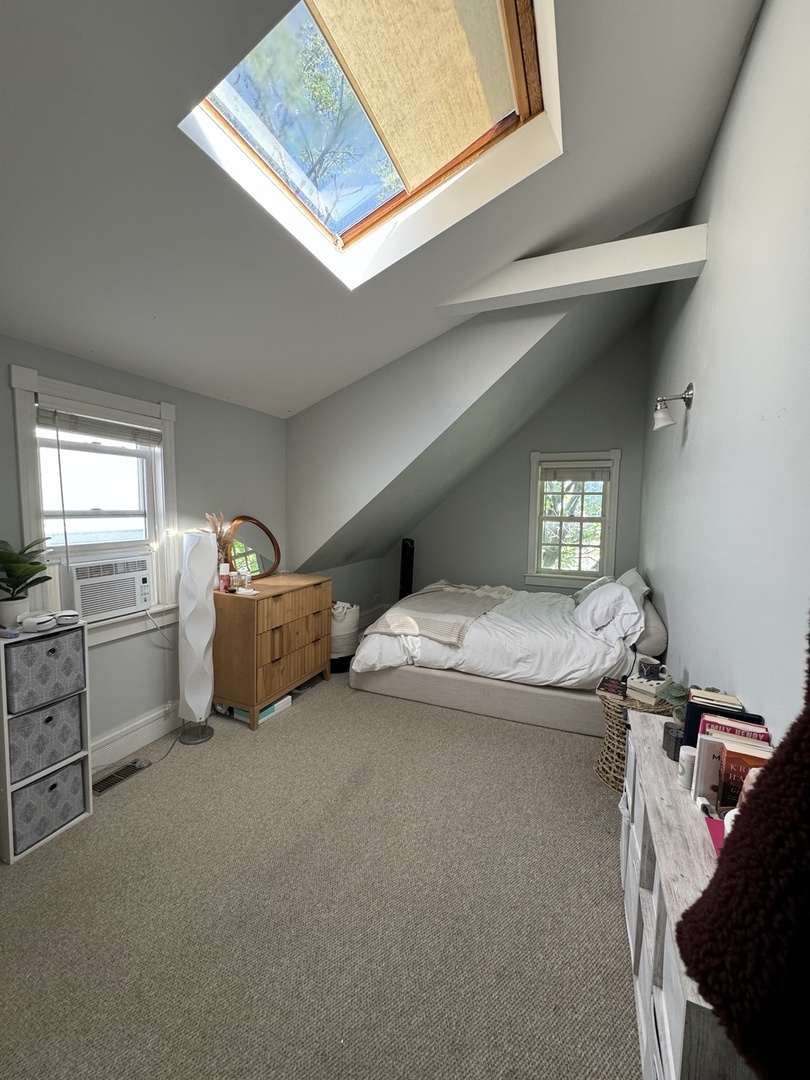 1337 W Barry Avenue Unit: 2F