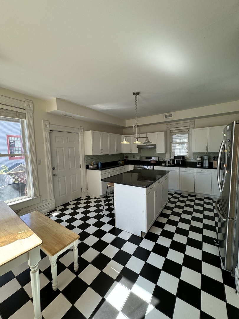 1337 W Barry Avenue Unit: 2F