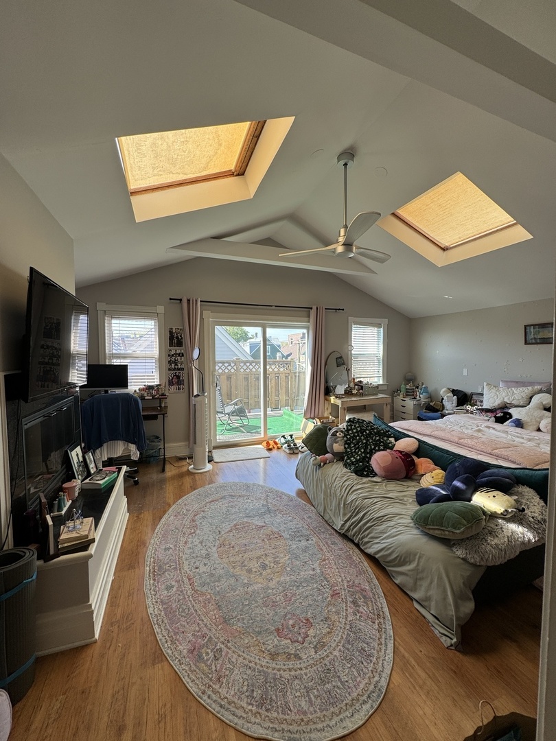 1337 W Barry Avenue Unit: 2F