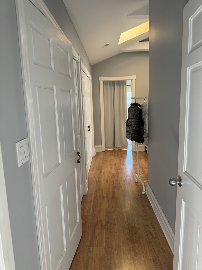 1337 W Barry Avenue Unit: 2F