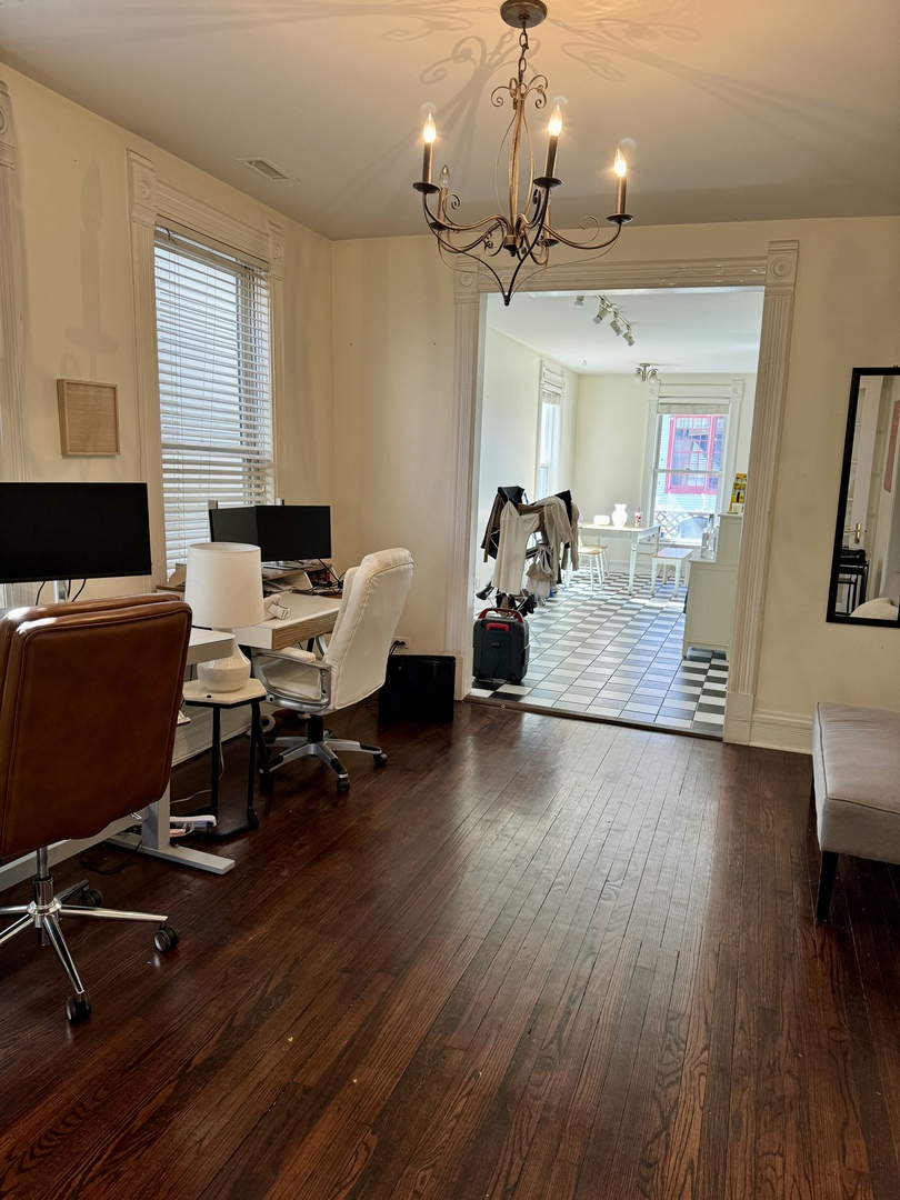 1337 W Barry Avenue Unit: 2F