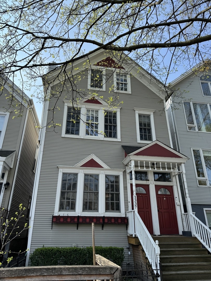 1337 W Barry Avenue Unit: 2F