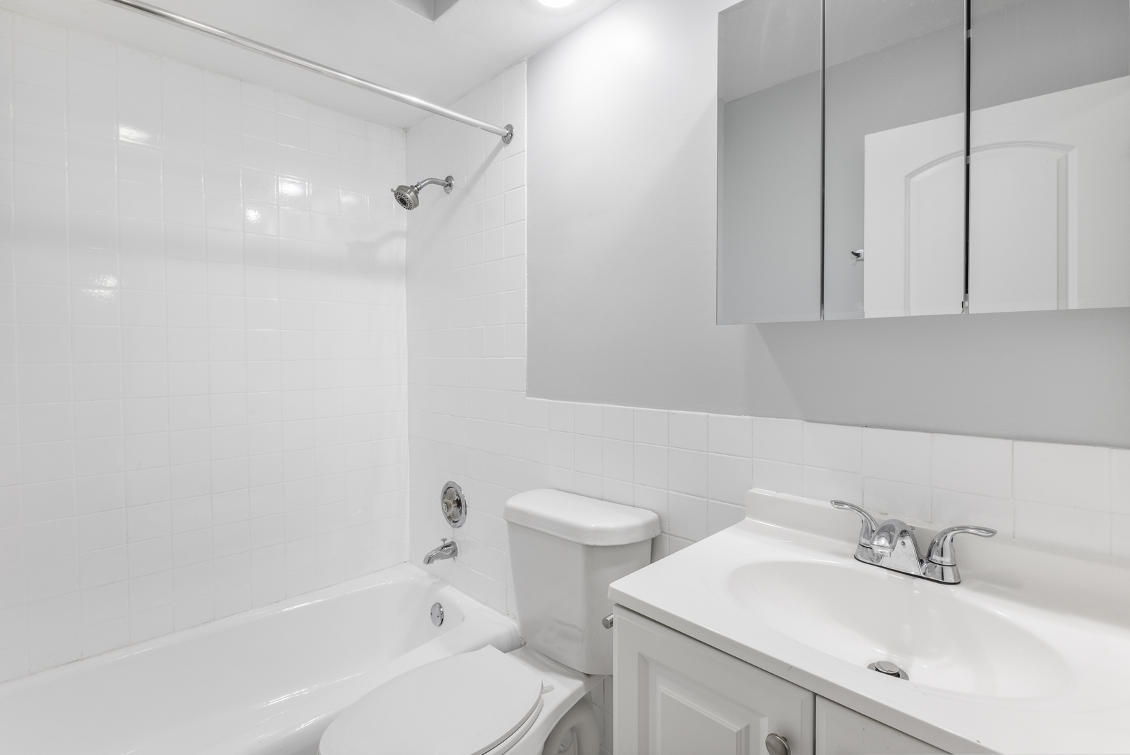 6001 N Kenmore Avenue Unit: 312
