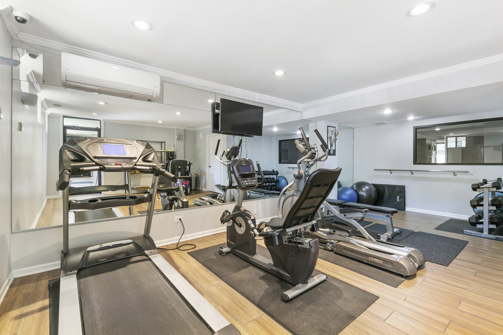 6001 N Kenmore Avenue Unit: 312