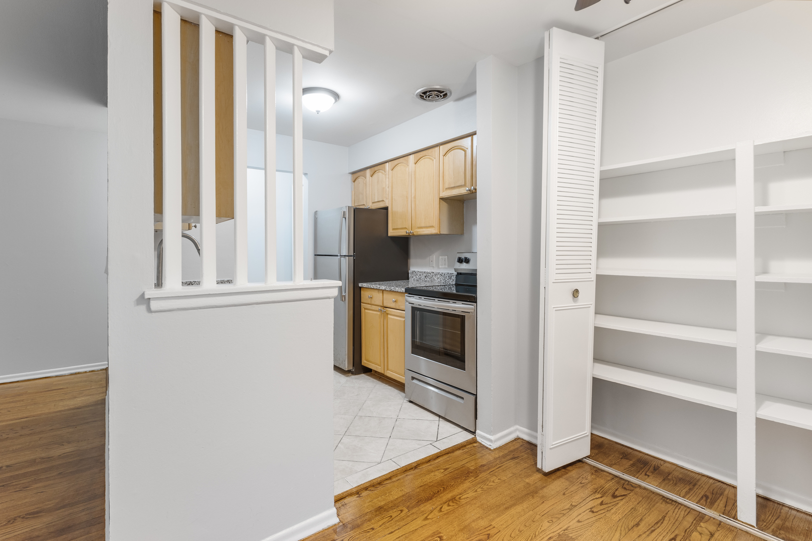 6001 N Kenmore Avenue Unit: 312