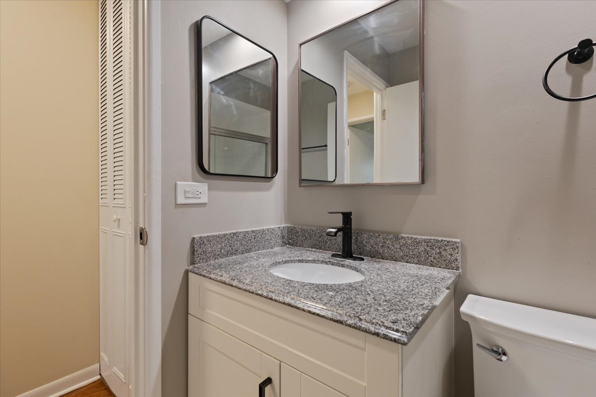 420 W Aldine Avenue Unit: 405