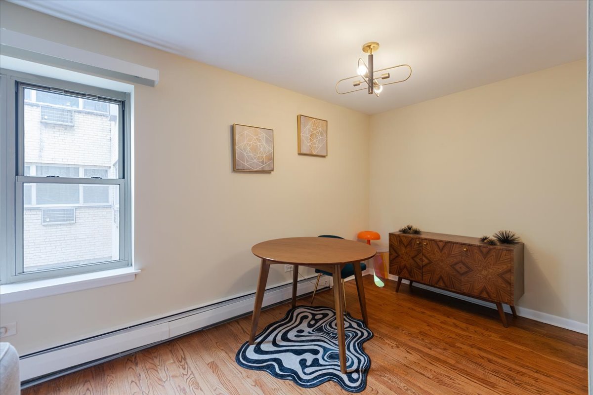 420 W Aldine Avenue Unit: 405