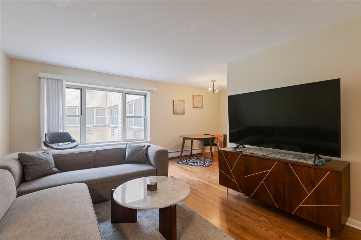 420 W Aldine Avenue Unit: 405