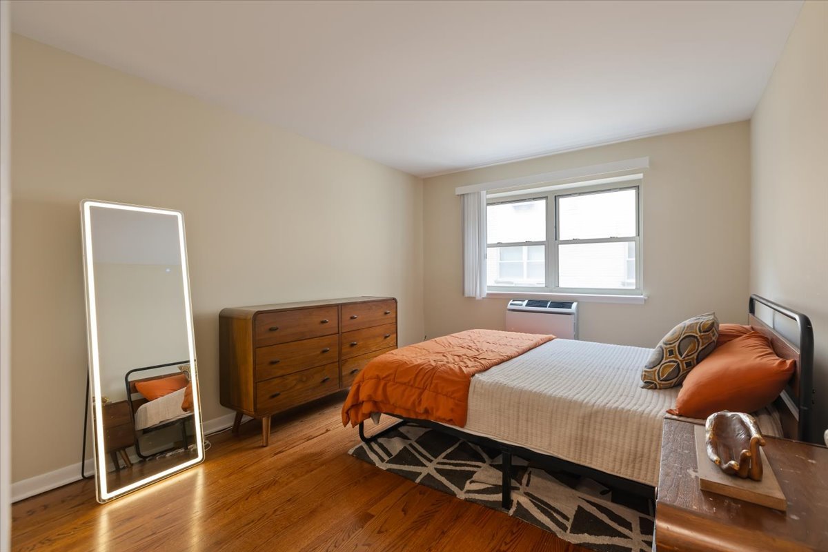 420 W Aldine Avenue Unit: 405