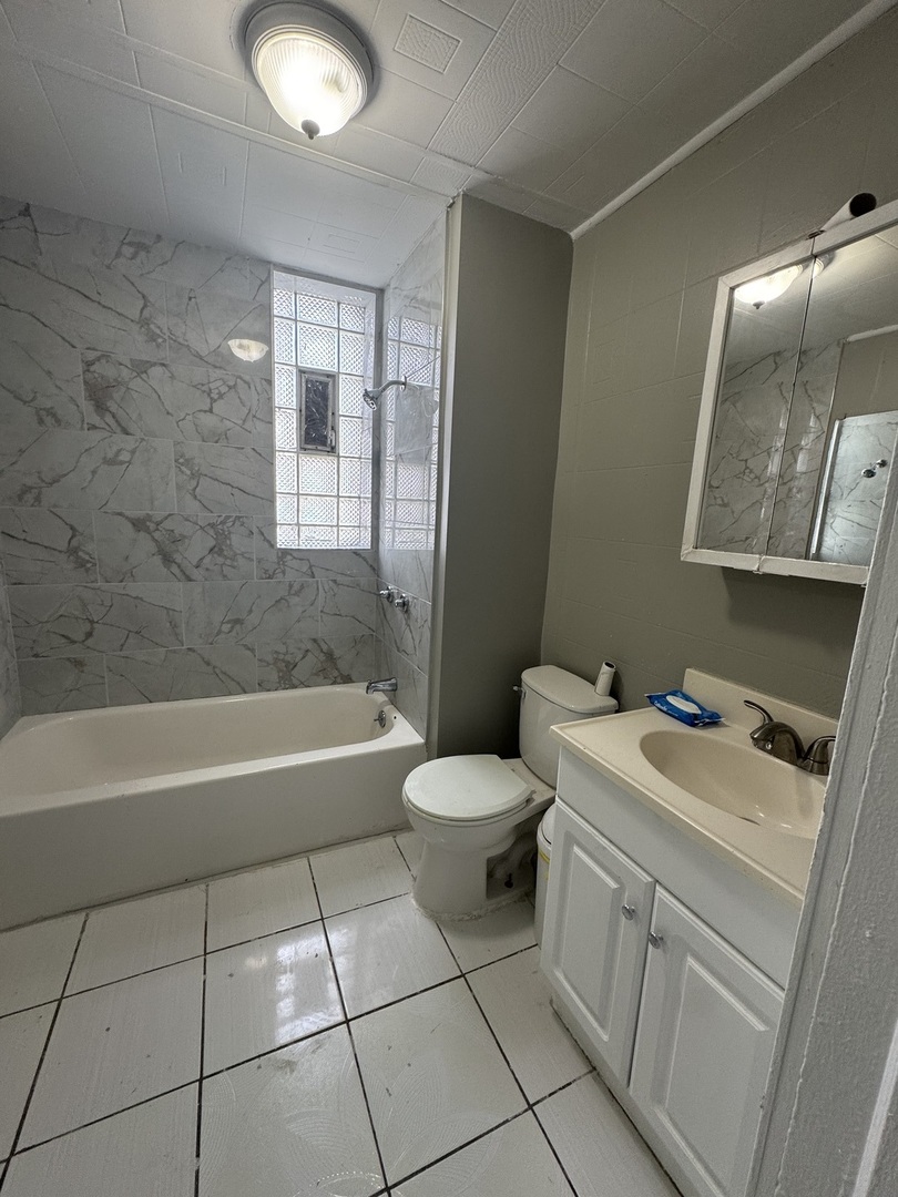 2301 W Cermak Road Unit: 2A