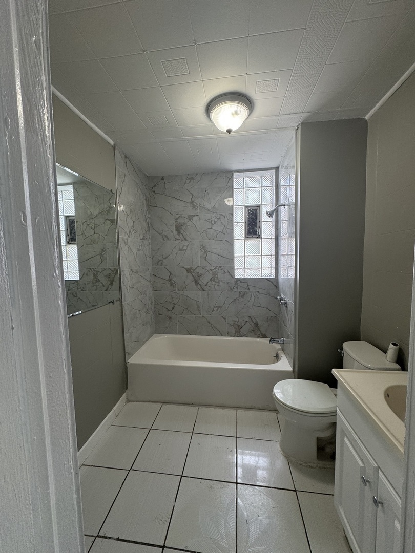 2301 W Cermak Road Unit: 2A