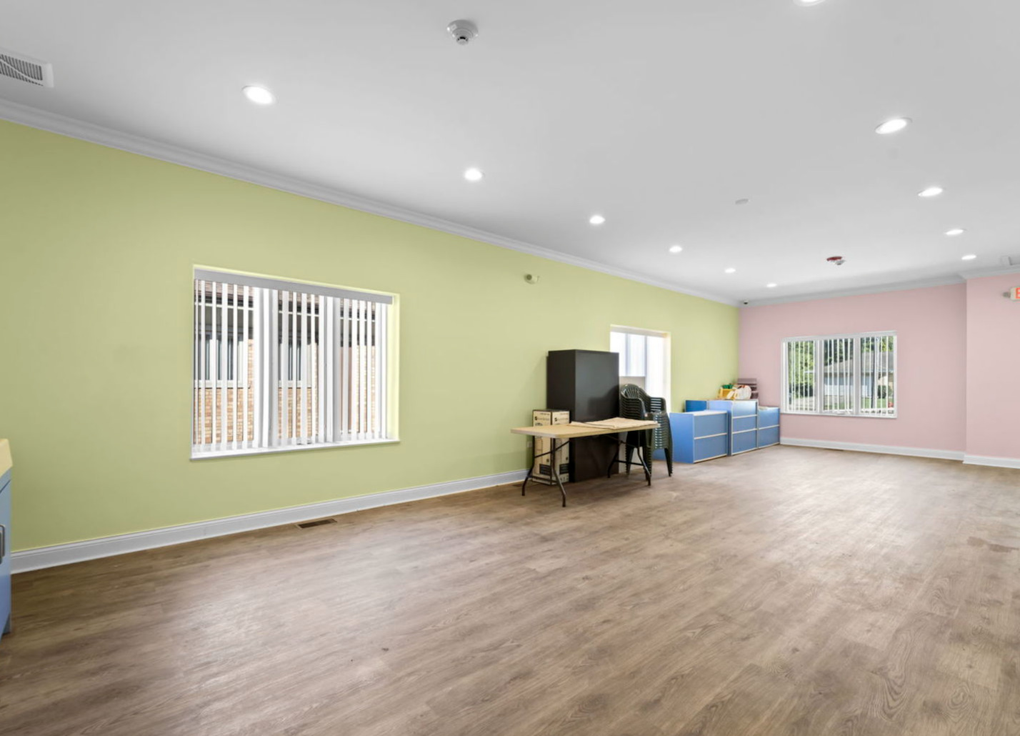 170 W Irving Park Road