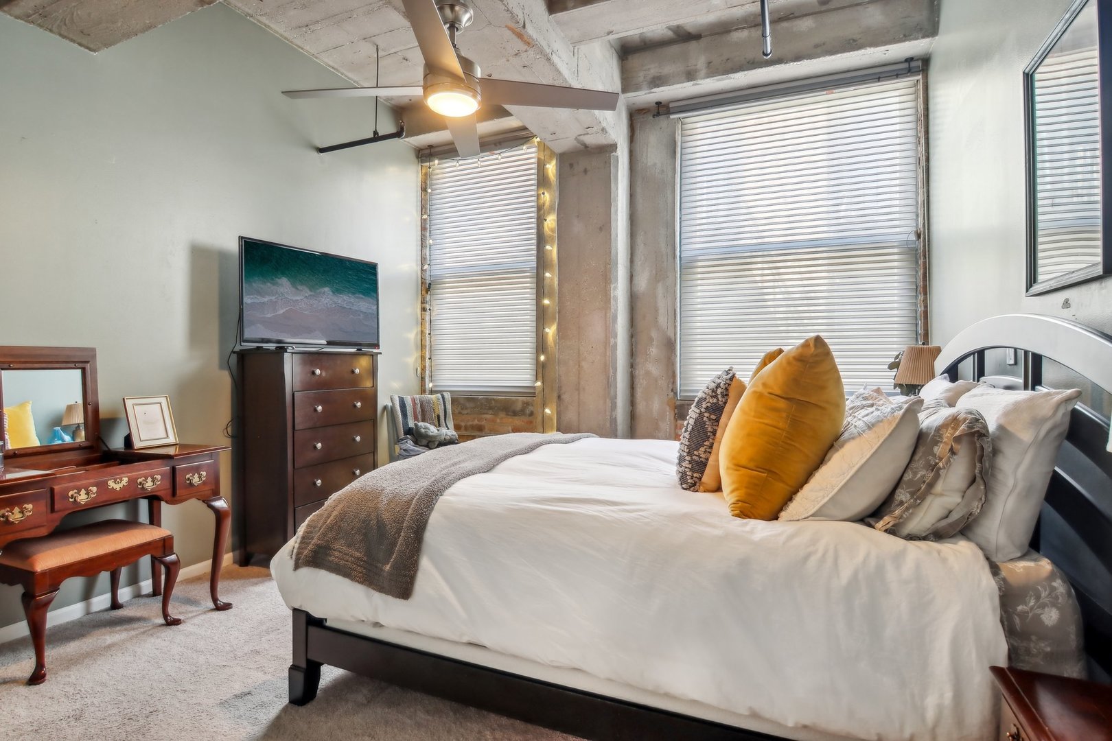 400 W ONTARIO Street Unit: 605