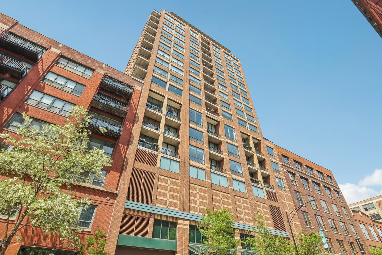 400 W ONTARIO Street Unit: 605