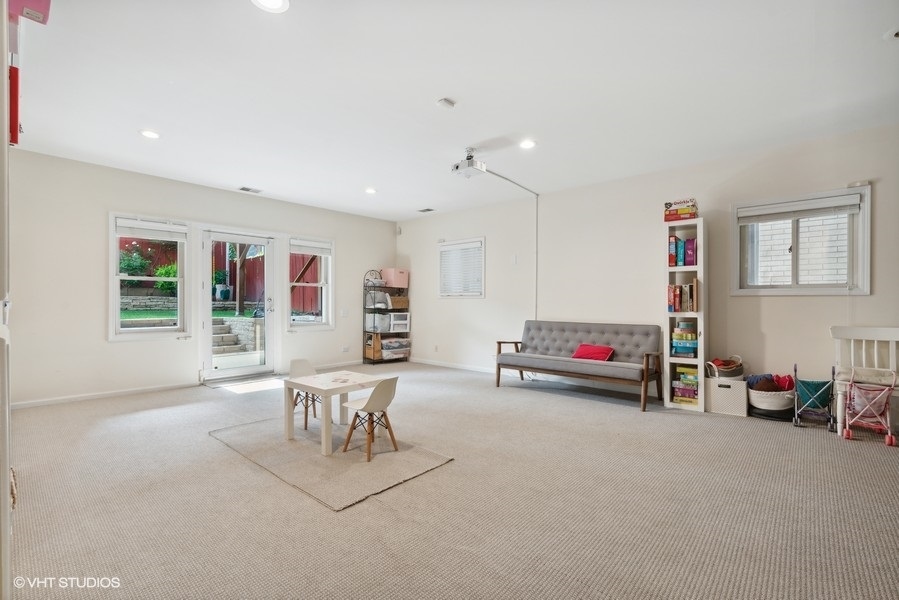 2306 N Greenview Avenue