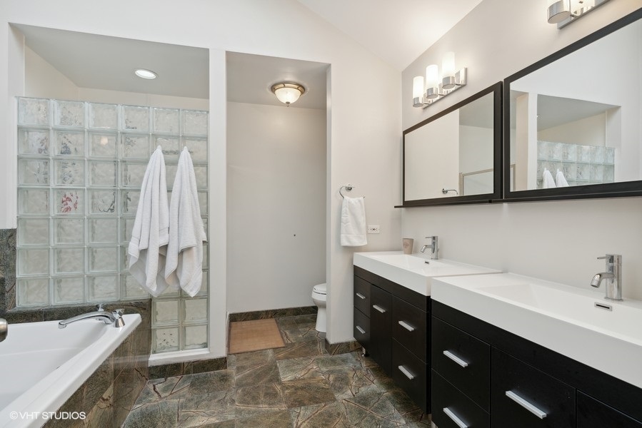 2306 N Greenview Avenue