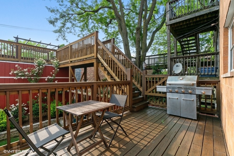 2306 N Greenview Avenue