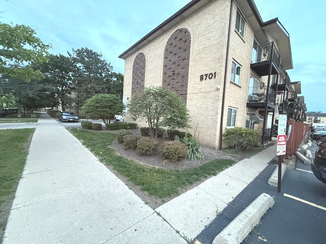 8701 W FOSTER Avenue Unit: 206