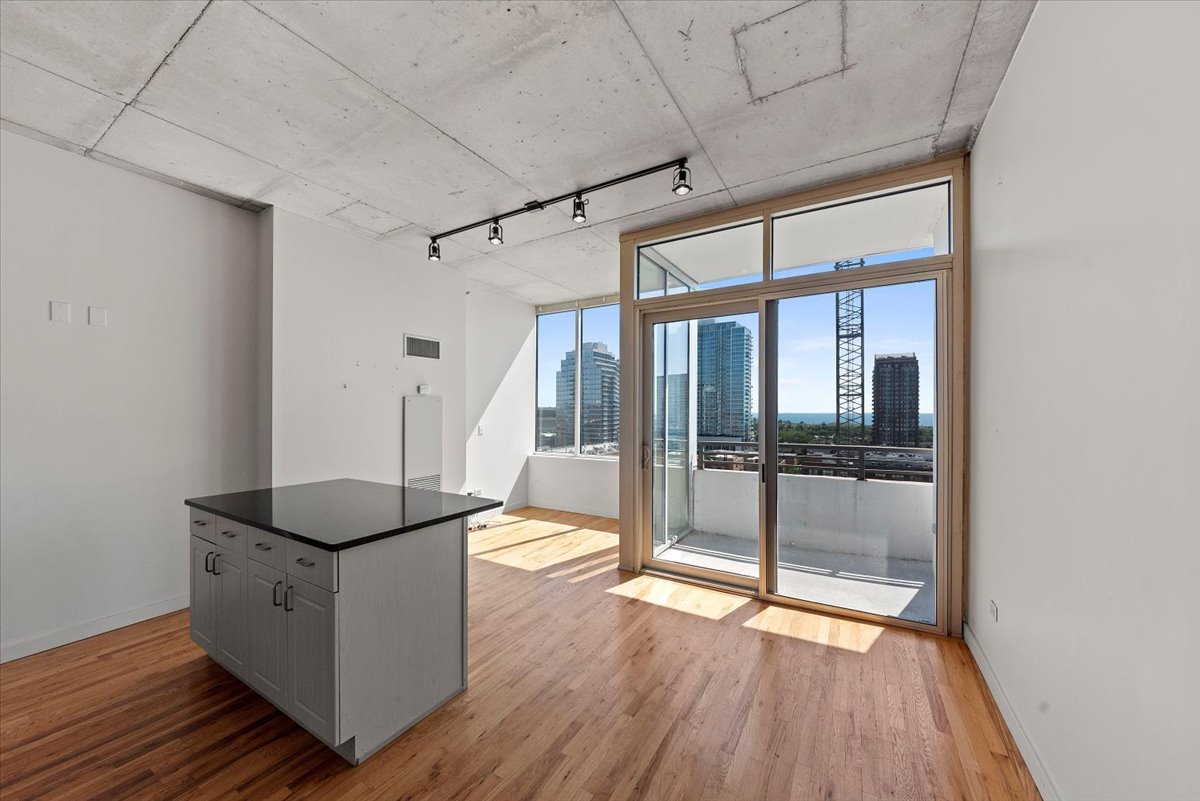 1720 S Michigan Avenue Unit: 1205