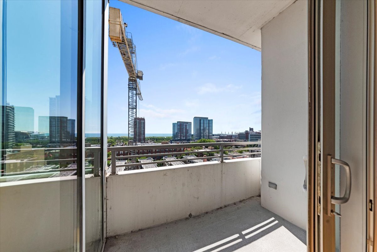 1720 S Michigan Avenue Unit: 1205