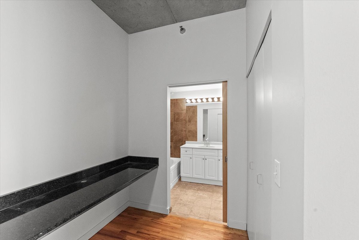 1720 S Michigan Avenue Unit: 1205