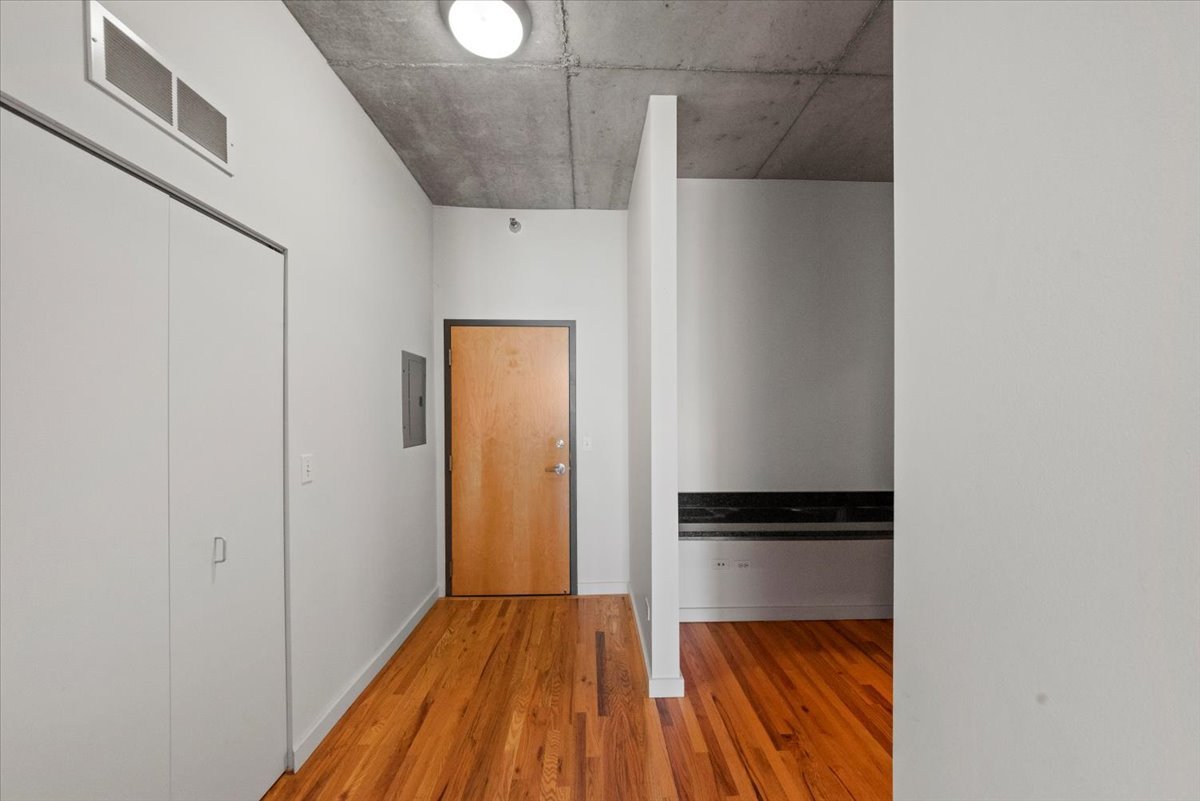 1720 S Michigan Avenue Unit: 1205