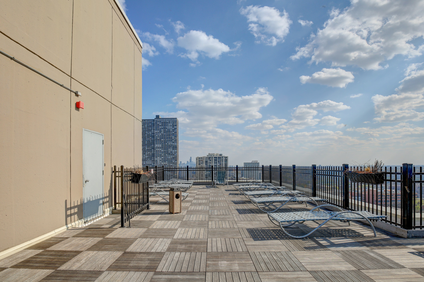 720 W Gordon Terrace Unit: 6J