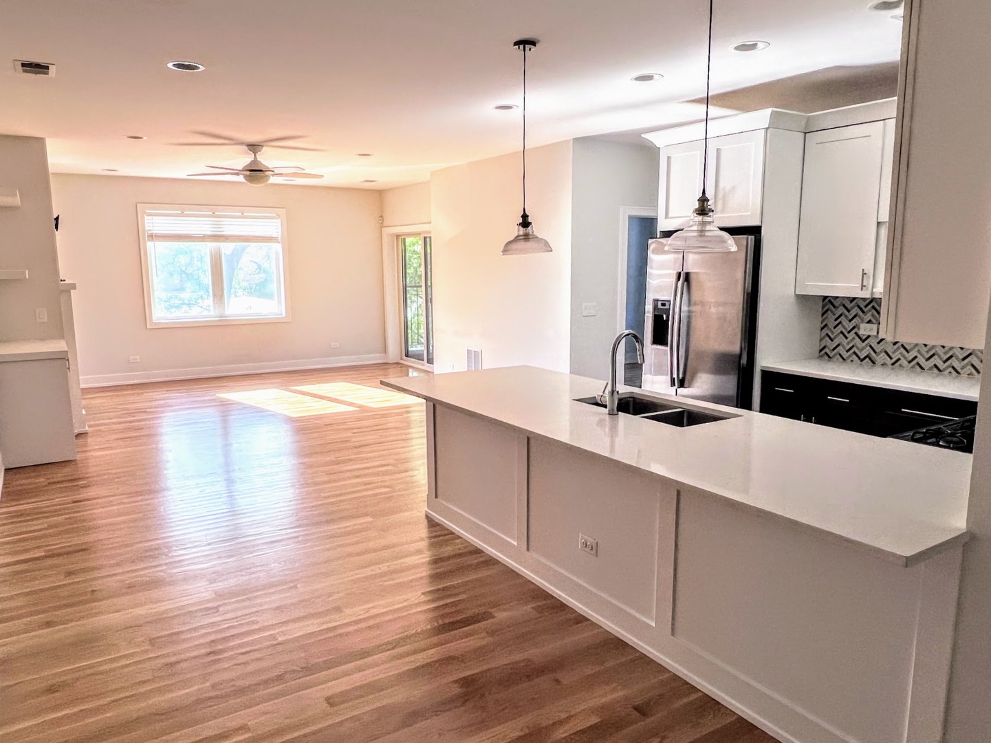 3203 N Ridgeway Avenue Unit: 4C