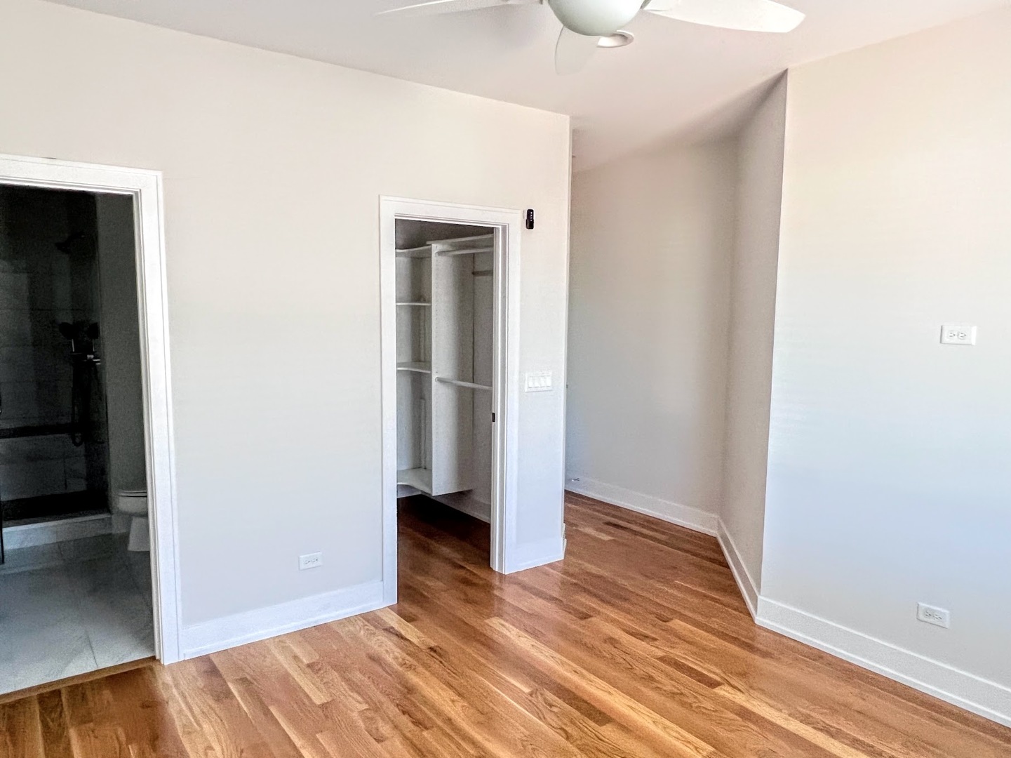 3203 N Ridgeway Avenue Unit: 4C
