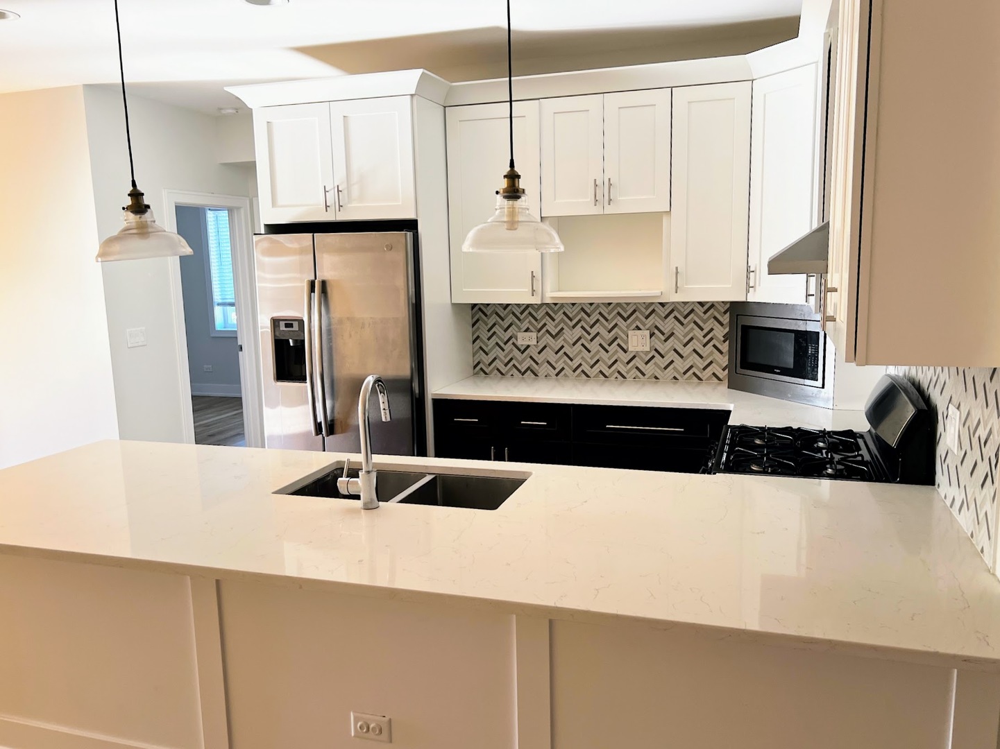 3203 N Ridgeway Avenue Unit: 4C