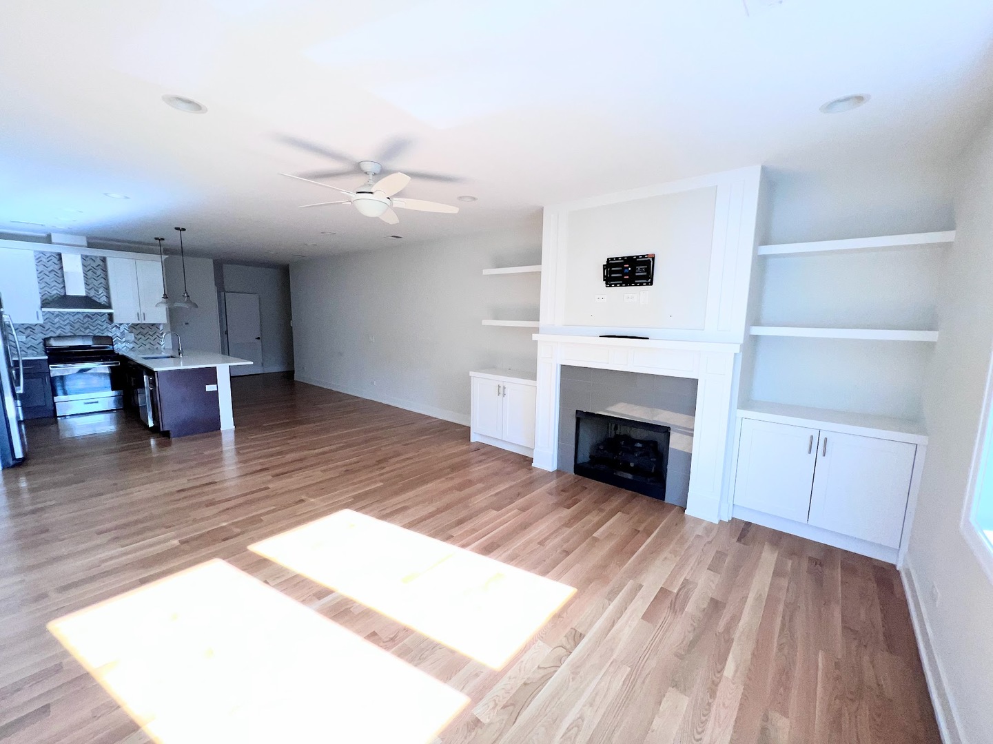 3203 N Ridgeway Avenue Unit: 4C