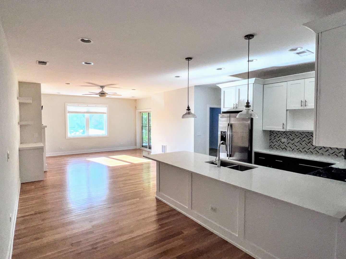 3203 N Ridgeway Avenue Unit: 4C