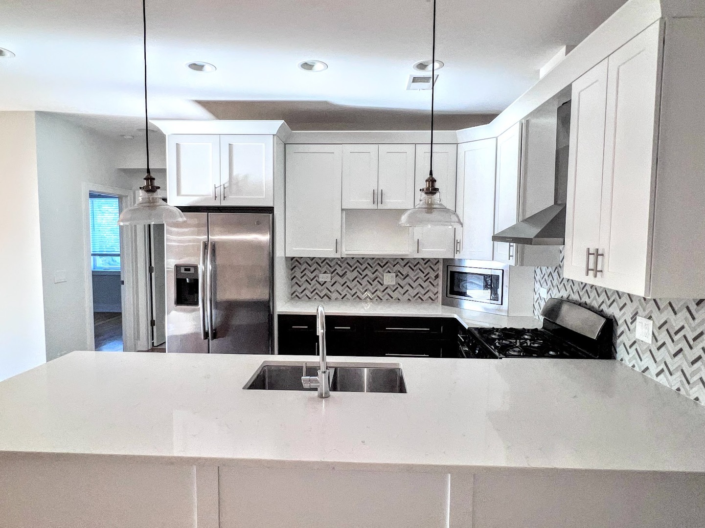 3203 N Ridgeway Avenue Unit: 4C