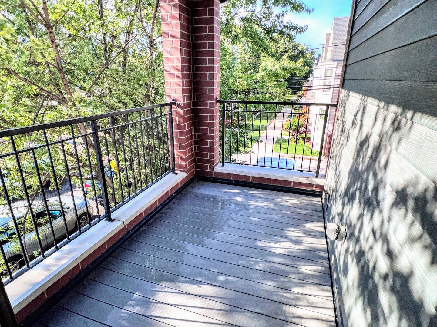 3203 N Ridgeway Avenue Unit: 4C