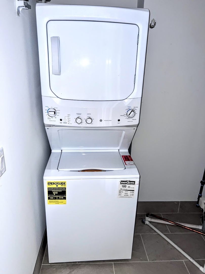 3203 N Ridgeway Avenue Unit: 4C