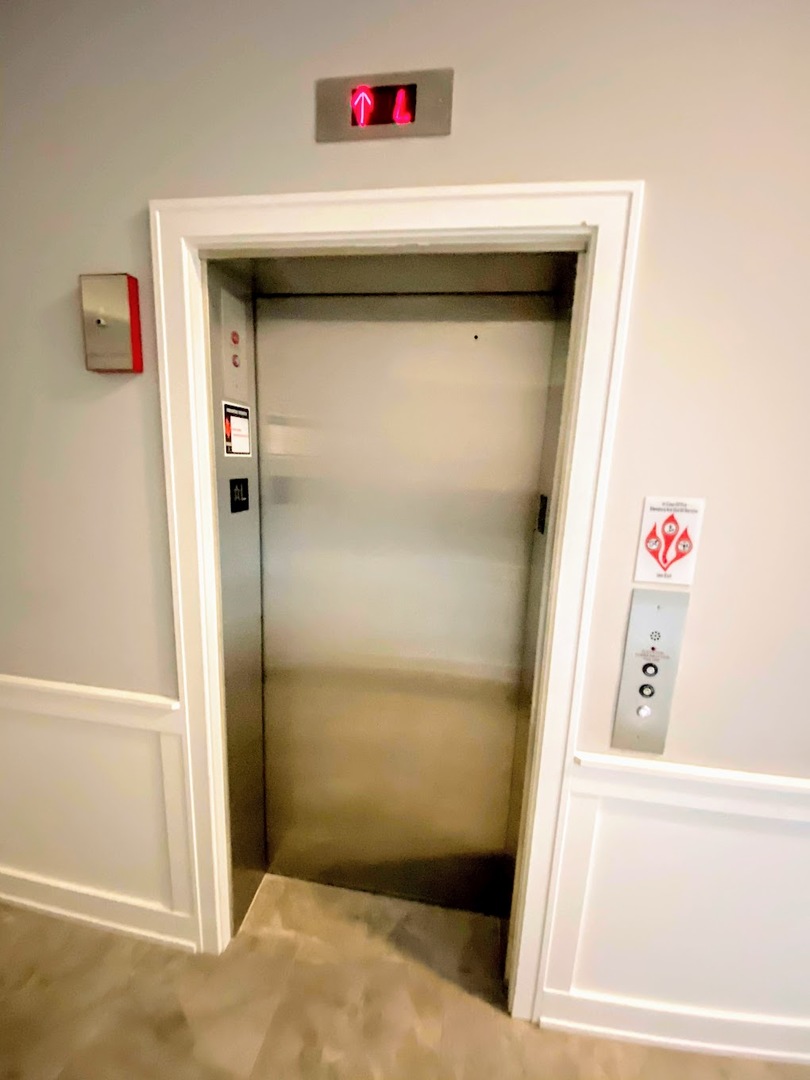 3203 N Ridgeway Avenue Unit: 4C