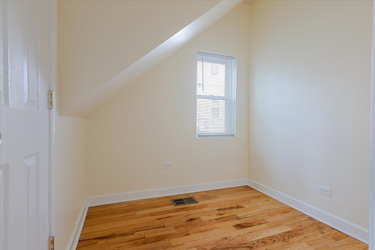 1234 W 49th Place Unit: 1F