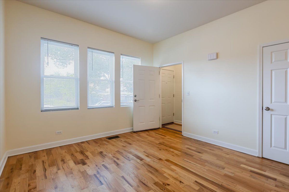 1234 W 49th Place Unit: 1F