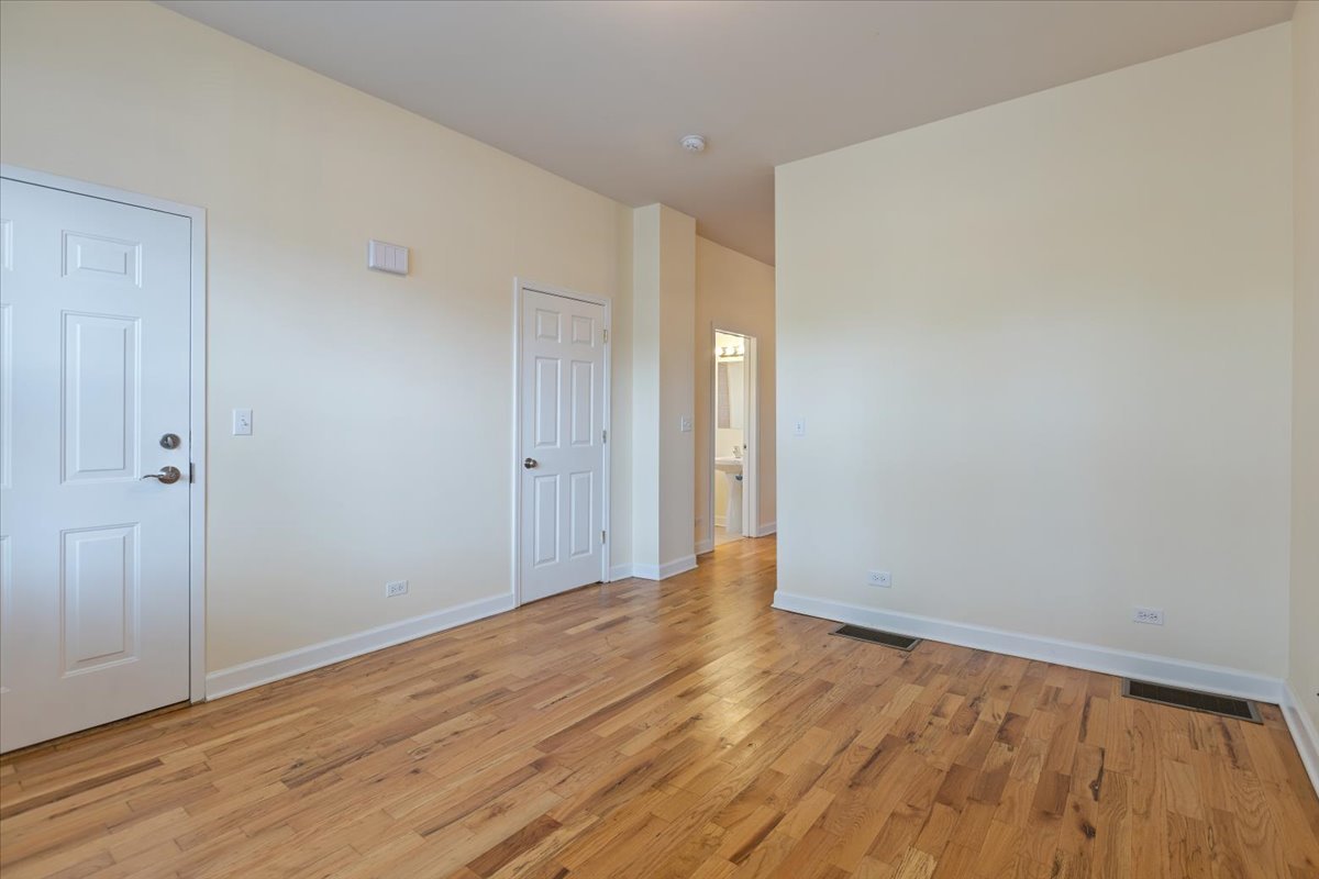 1234 W 49th Place Unit: 1F