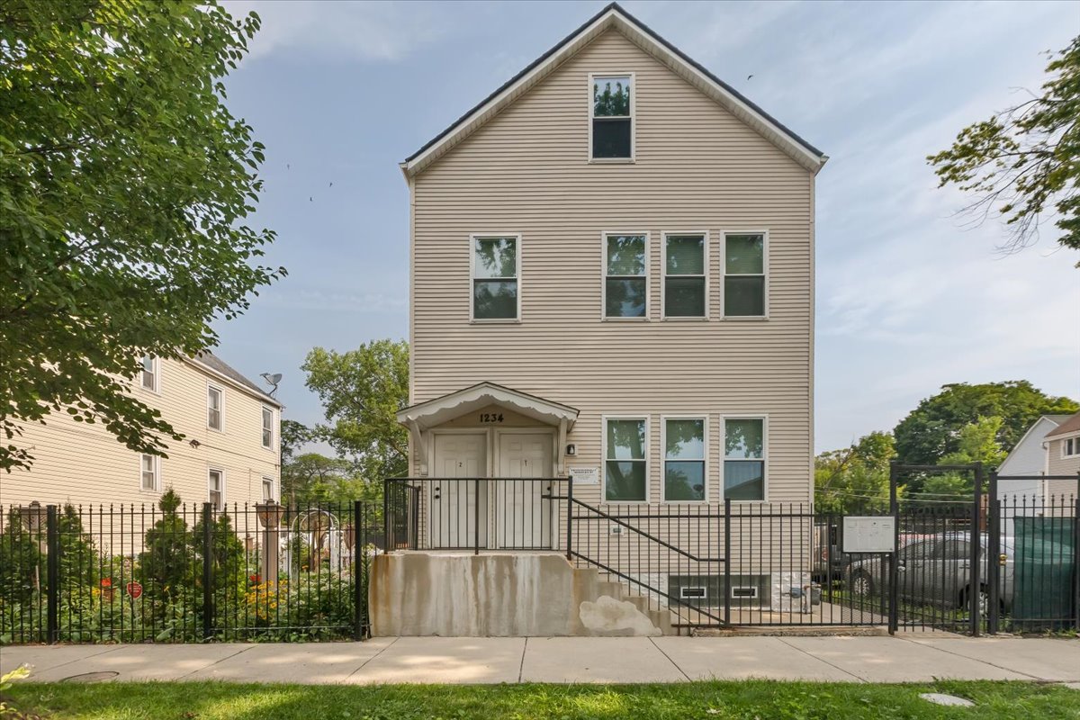 1234 W 49th Place Unit: 2F