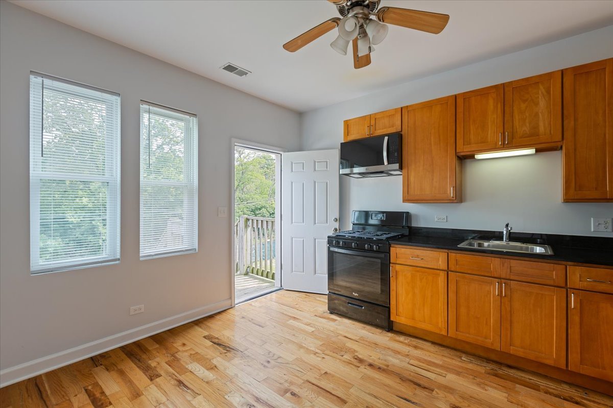 1234 W 49th Place Unit: 2R