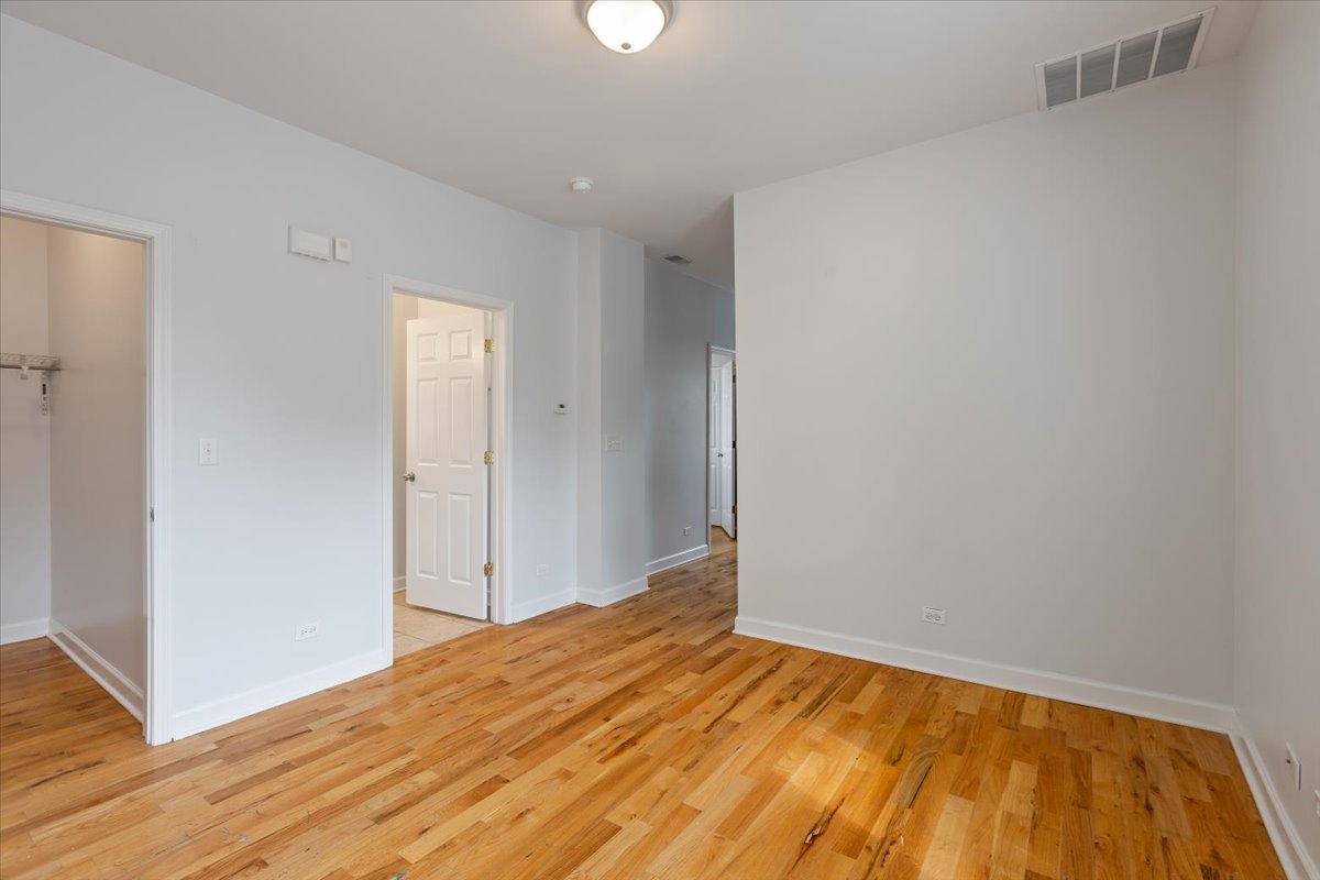 1234 W 49th Place Unit: 2R