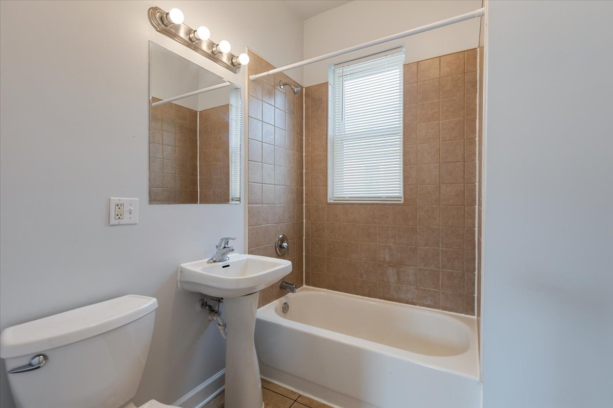 1234 W 49th Place Unit: 2R