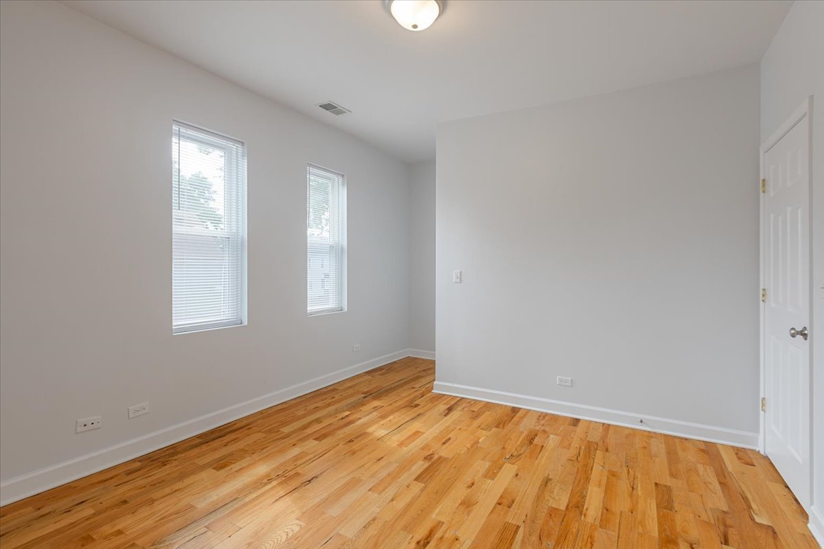 1234 W 49th Place Unit: 2R