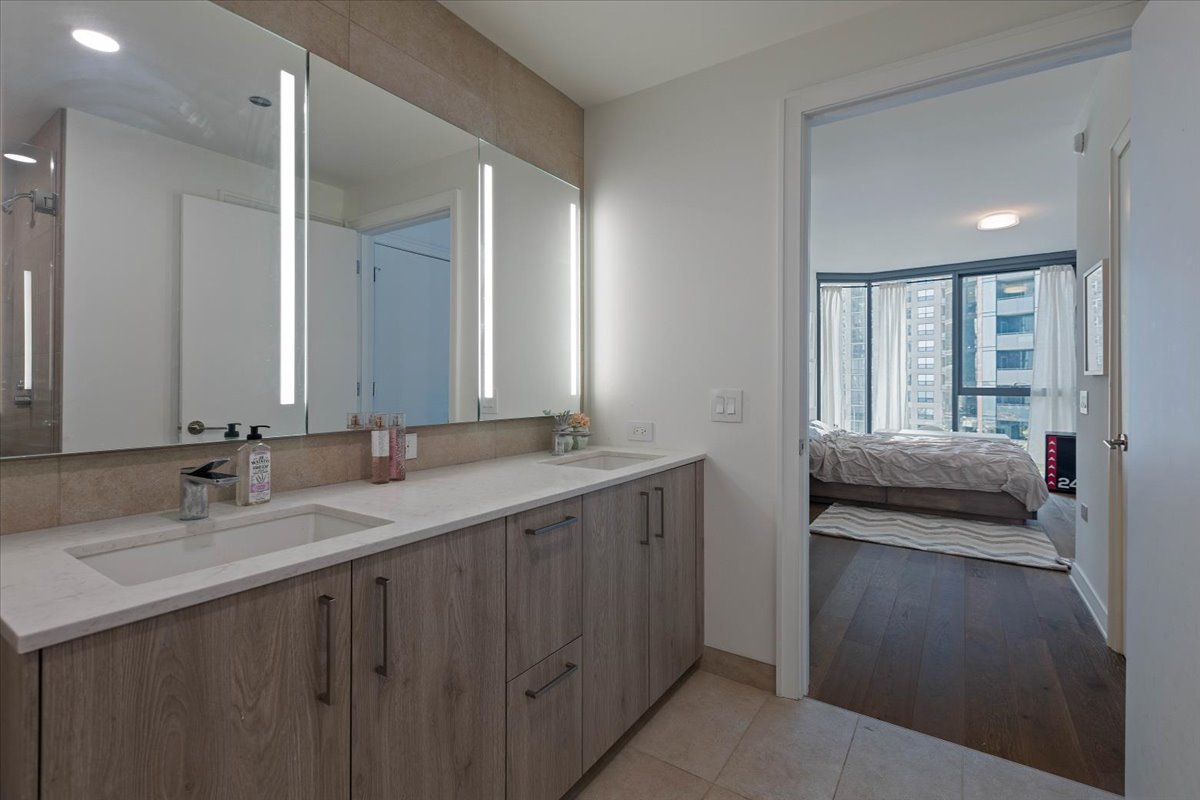 211 N Harbor Drive Unit: 409