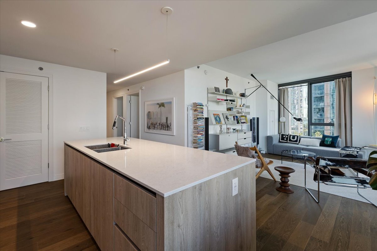 211 N Harbor Drive Unit: 409