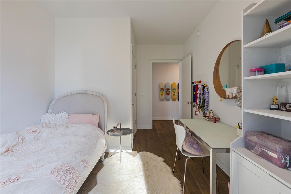 211 N Harbor Drive Unit: 409