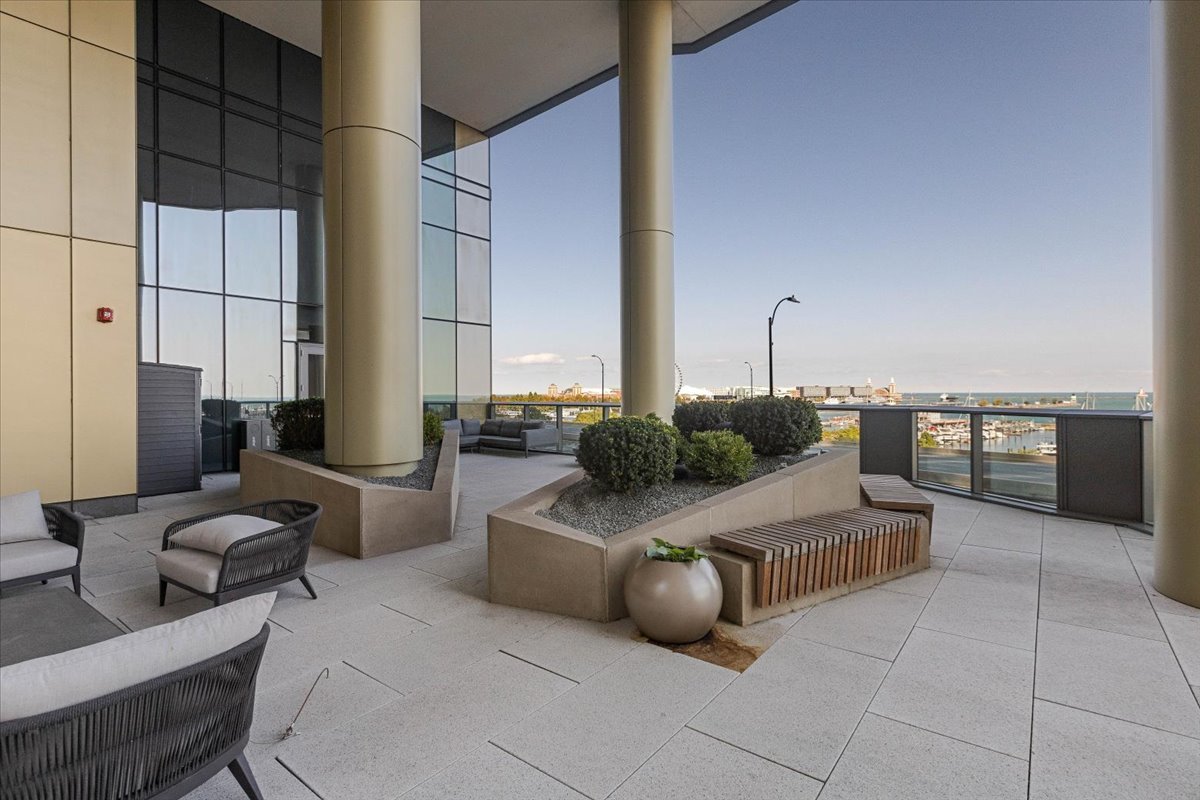 211 N Harbor Drive Unit: 409