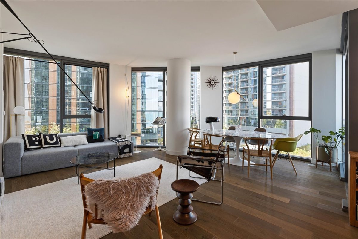 211 N Harbor Drive Unit: 409